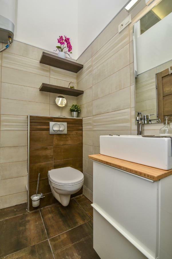 Heart Apartment With Free Private Parking Boedapest Buitenkant foto