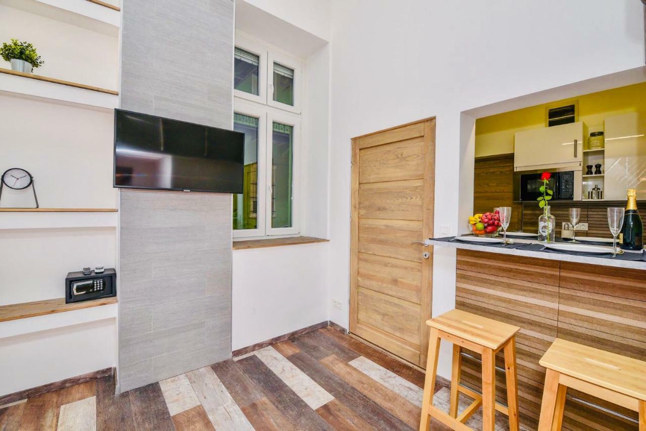 Heart Apartment With Free Private Parking Boedapest Buitenkant foto